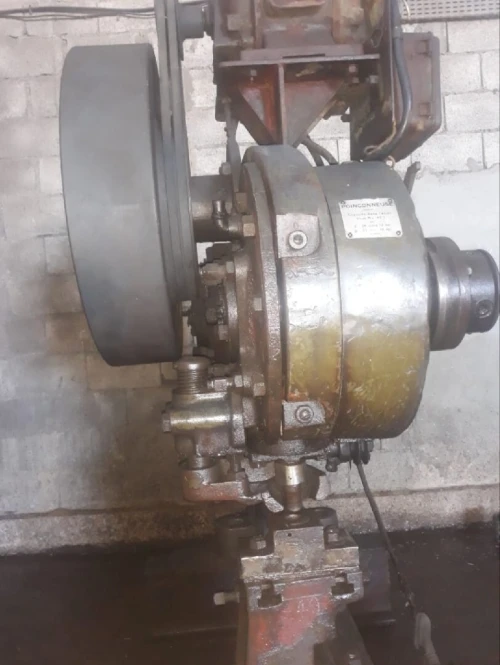 Poinçonneuse metal