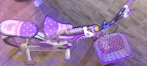 Vélo fille et trottinette bitwin