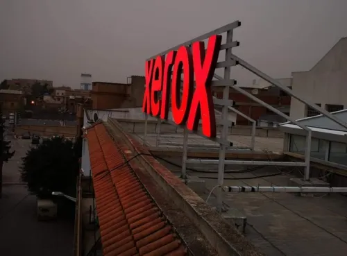 Les lettres lumineuses et panneaux publicitaires 