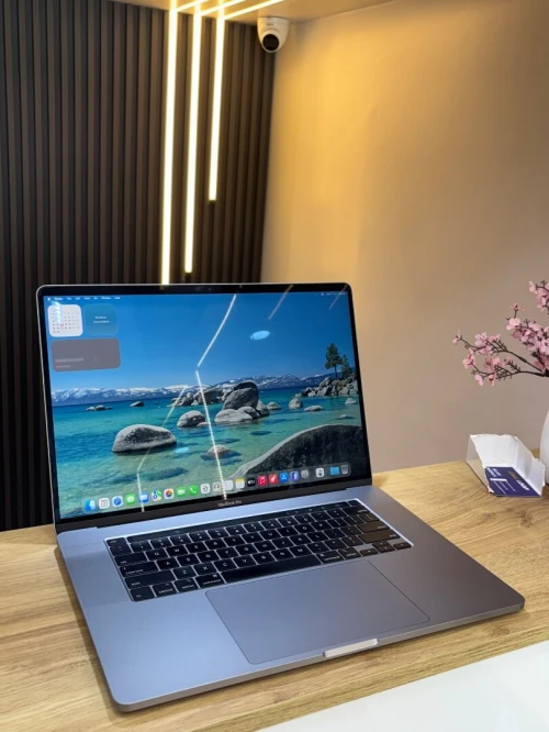 MACBOOK PRO 2019 i9 32GB 512 SSD ECRAN 15'6 2K GPU AMD RADEON 5500M