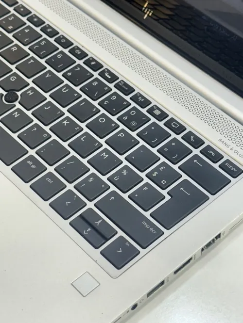 HP ELITEBOOK 830 G5 i7-8550U 16GB 256 SSD ECRAN 13"FHD TACTILE