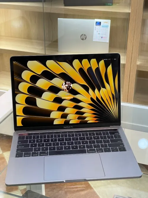 MACBOOK PRO 2019 I5 8GB 256GB SSD ECRAN 13"2K