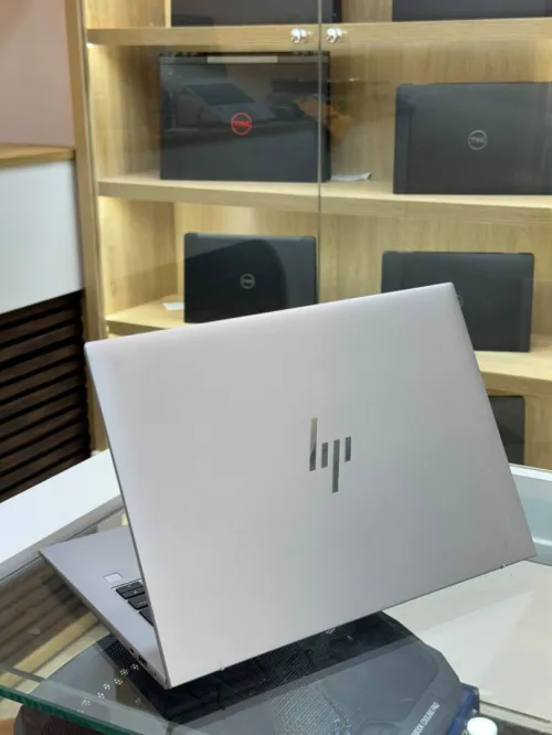 HP ZBOOK FIREFLY G10 RYZEN 7 PRO 7840HS 16GB 256 SSD 