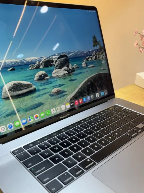 MACBOOK PRO 2019 i9 32GB 512 SSD ECRAN 15'6 2K GPU AMD RADEON 5500M