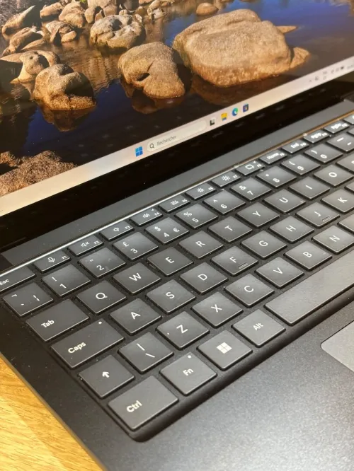 SURFACE LAPTOP 6 ULTRA 7 135H 16GB 256 SSD ECRAN 13"2K