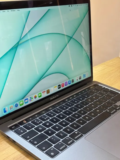 MACBOOK PRO 2022 M2 8GB 256 SSD ECRAN 13"2K ECRAN 13"2K CYCLE 27