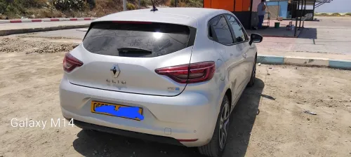 Renault Clio 5 E_TECH hybrid 2021 