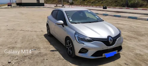 Renault Clio 5 E_TECH hybrid 2021 