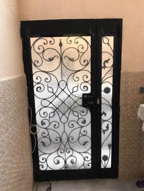 montage et reparation vitrine cabinet de douche tinda verre rompe et touts traveau du verre