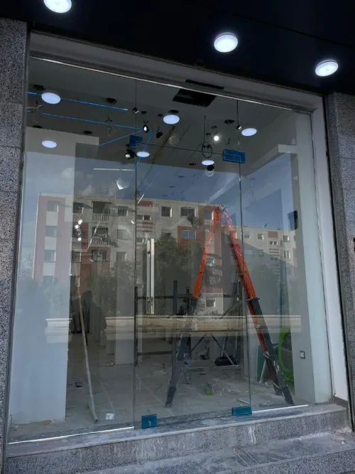 Réparation montage séparation verre trempé garde-corps vitrine cabine de douche