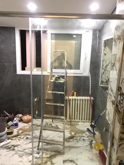 montage et reparation vitrine cabinet de douche tinda verre rompe et touts traveau du verre