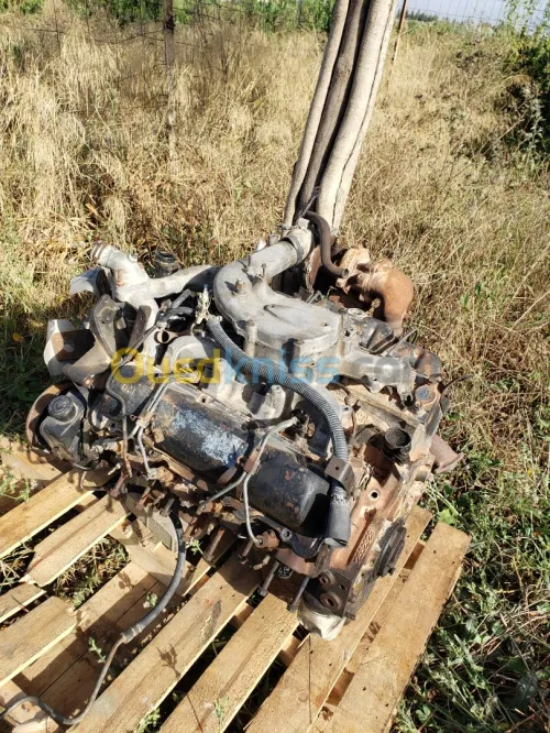Moteur V8 . 6.5L turbo diesel . 