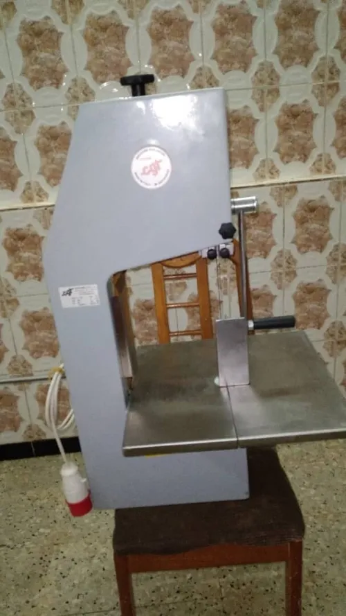 منشار كهربائي لتقطيع اللحم