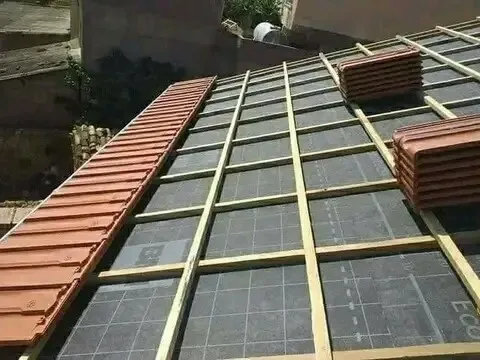 Charpent en bois   تركيب القرميد 