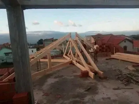 Charpent en bois   تركيب القرميد 