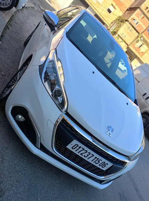 Peugeot 208 2015 Allure Facelift