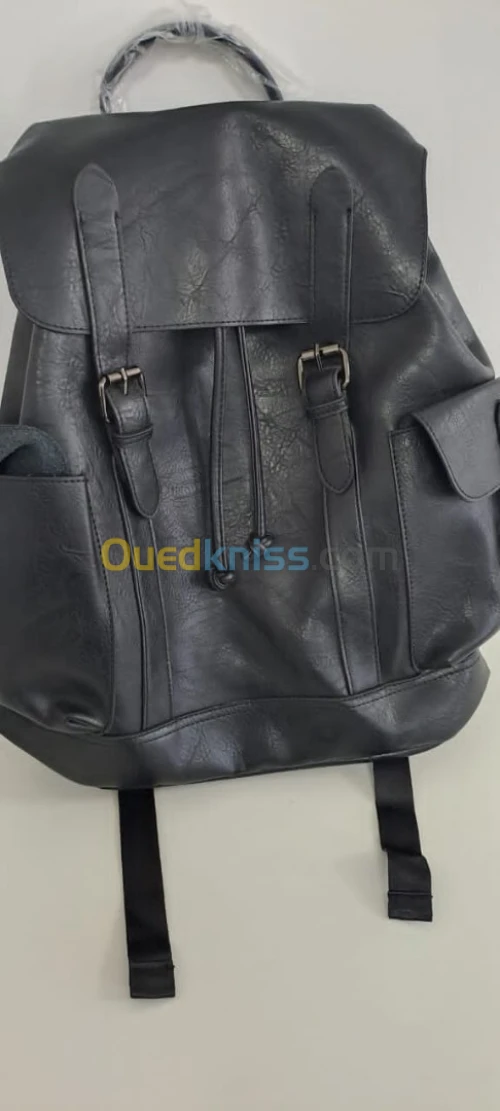 Sac à dos en cuir noir 