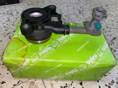 Butée et pompe d'embrayage clio 4 2015