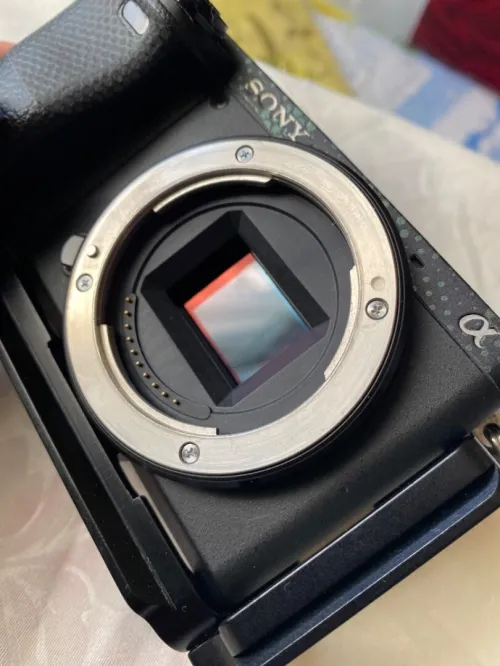 Sony A6400 5k click très bon état avec objectif 18-135 et 3 batterie et chargeur original