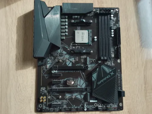 gigabyte b550 gaming x v2 +ryzen 7 5700g
