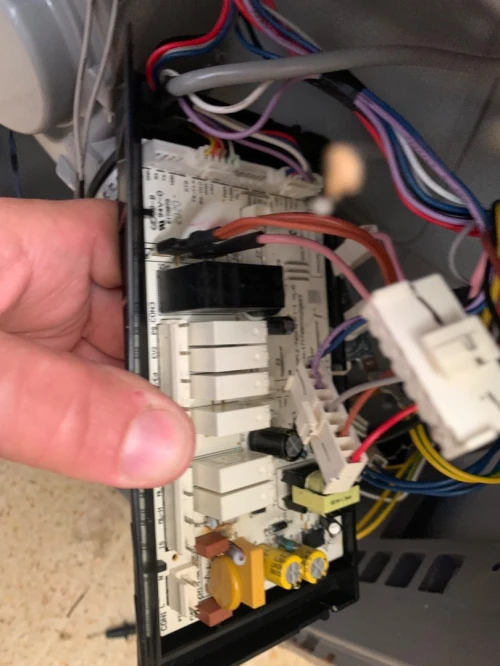 Pièce  lave vaisselle et machine à laver 