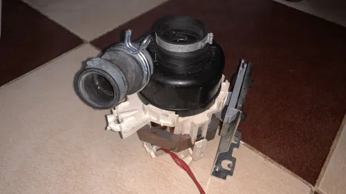 Pièce  lave vaisselle et machine à laver 