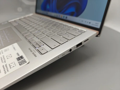VENDU Asus ZenBook 14 UX433 i5 10210u 10th 8GB 512GB SSD NVME 14" FULL HD IPS 