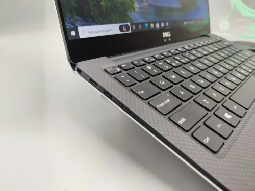 VENDU Dell XPS 9370 Slim i5 8250u 8eme 8GB 256GB SSD 13.3" FULL HD IPS 