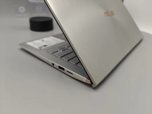 VENDU Asus ZenBook 14 UX433 i5 10210u 10th 8GB 512GB SSD NVME 14" FULL HD IPS 