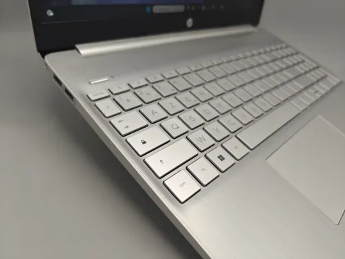 Hp Laptop 15s i5 1235U 12eme 16GB 512GB SSD NVME 15.6" FULL HD 