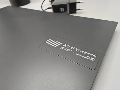 Asus Vivobook Go 15 Ultra Slim Ryzen 5 7520u 8GB 256GB SSD 15.6" FULL HD