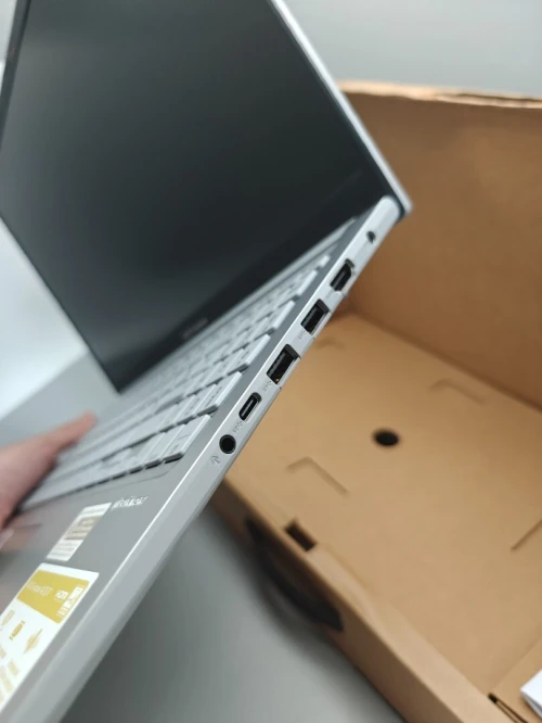 Asus Vivobook 15 X1504V NEUF i5 13eme 1334U 16GB 1TB SSD NVMe 15.6" Full HD IPS SOUS EMBALLAGE 