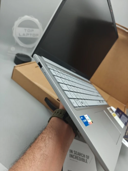 Asus Vivobook 15 X1504V NEUF i5 13eme 1334U 16GB 1TB SSD NVMe 15.6" Full HD IPS SOUS EMBALLAGE 