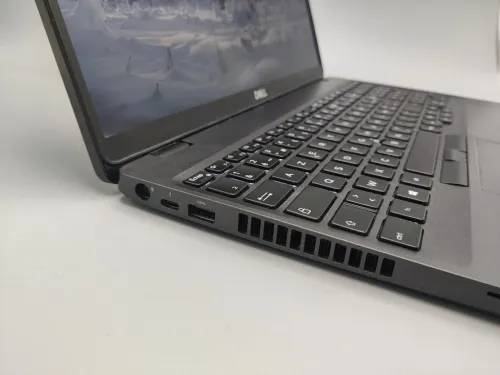 Dell Latitude 5500 i5 8365u 8eme 16GB 256GB SSD NVME 15.6" FULL HD IPS