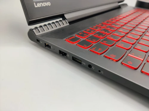 VENDU Lenovo Legion Y520 NVIDIA GTX 1050 i5 7300HQ 8GB 128GB SSD + 1TB 15.6" FULL HD IPS