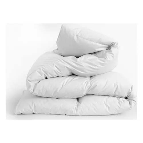 Couette blanche et 2 coussins 