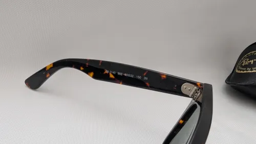 Rayban Wayfarer inclinées