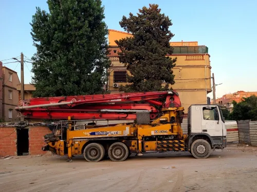 Location pompe a beton girafe 37M