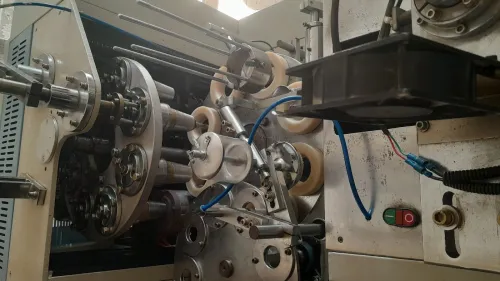 Machine pour fabrication goblet en papier