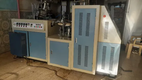 Machine pour fabrication goblet en papier