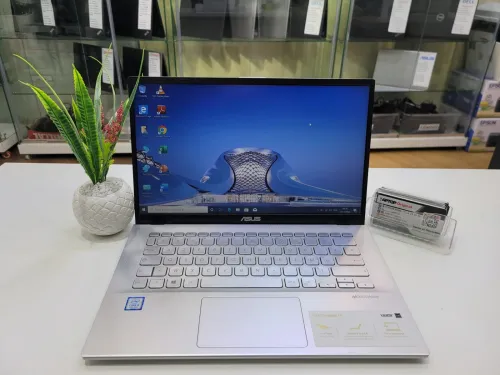 Asus vivobook 14 i3 8TH 4GB 256SSD 14P 