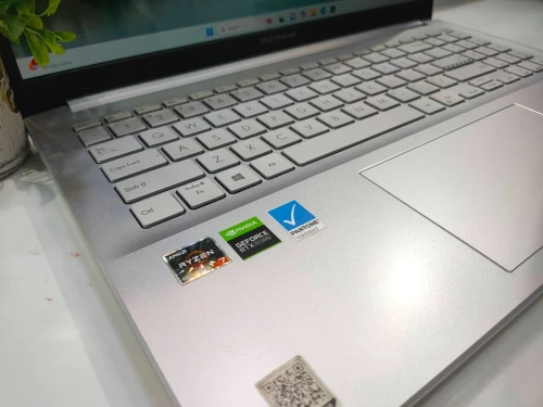 ASUS VIVOBOOK PRO RTX 3050 AMD Ryzen 7  5800H  512GB ssd  16GB   15.6P OLED