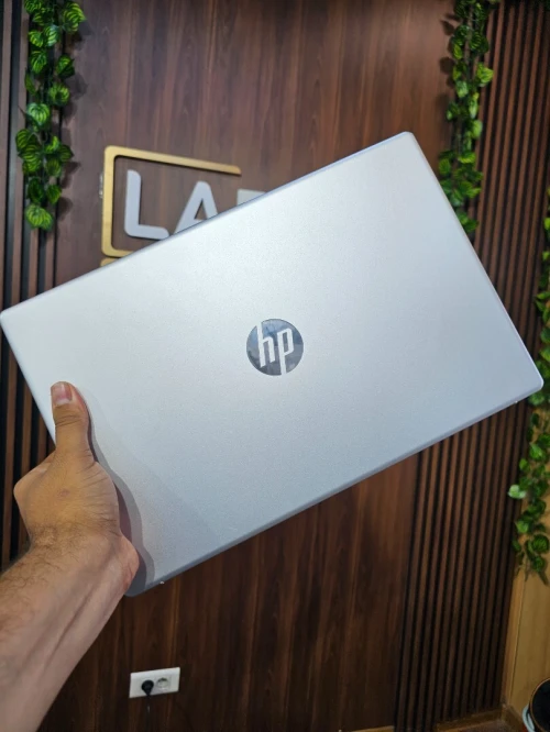 HP Laptop 15 AMD Ryzen 5 16GB/512 GB SSD 15.6P