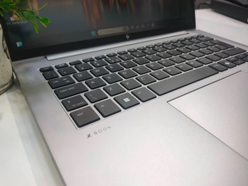 HP ZBOOK Firefly 14 G11  AMD Ryzen5 pro 16GB 512SSD 14P