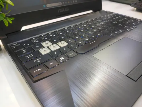 Asus TUF FA506IU Gaming A15 AMD RYZEN 7 16GB 512ssd 1660ti 15p