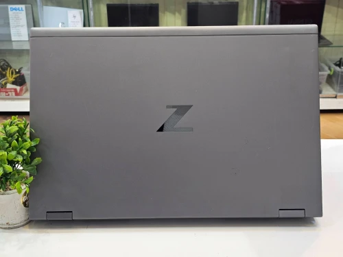 HP ZBOOK FURY 17.3 inch G8 i7 Xeon 32GB 512ssd WORKSTATION