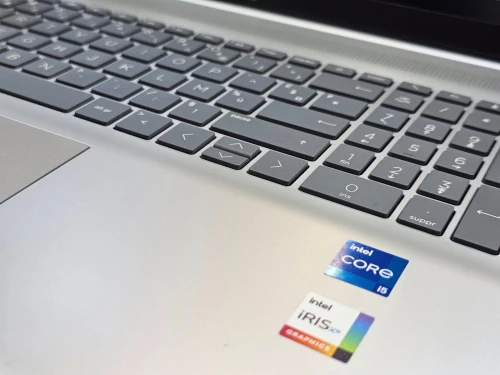 HP Laptop 17 i5-12th 16GB 512ssd 17P