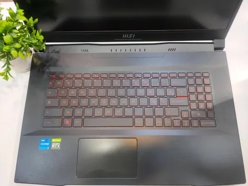 MSI KATANA GF76 11UE  Gaming i5 11th 16GB 512ssd 17P 144Hz