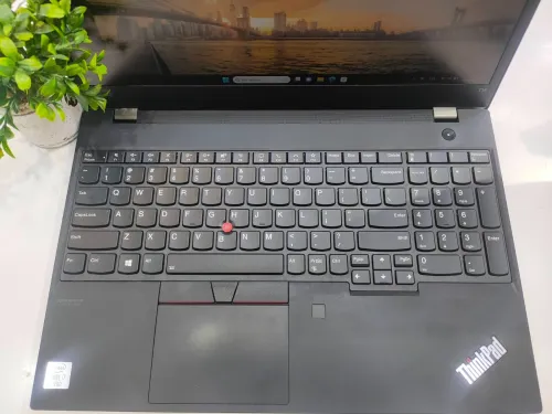 LENOVO THINKPAD T15  i7 10th 16gb 512GB SSD 15.6Pouce Tactile