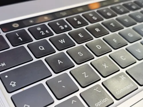 MACBOOK PRO 2019 i9  32GB 2TB RADEON PRO 5500M 16P 3K TOUCHBAR